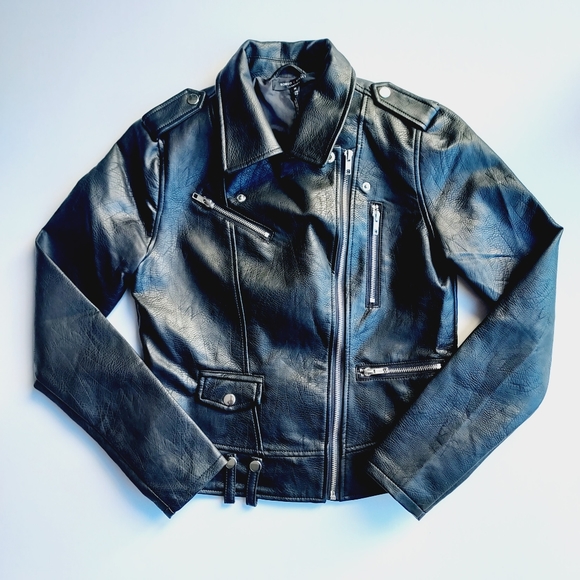 NEW! Romeo & Juliet black vegan leather zip-up cropped moto jacket🆕️Size Med - Picture 15 of 15